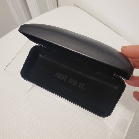Nike Black Hardshell Eye Glass Case - Picture 3 of 7